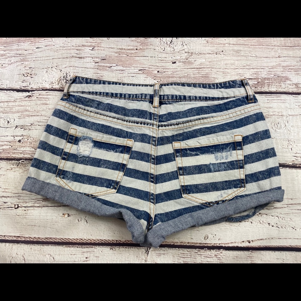 Forever 21 Stars Stripes Distressed Shorts Size 28 - Picture 4 of 8